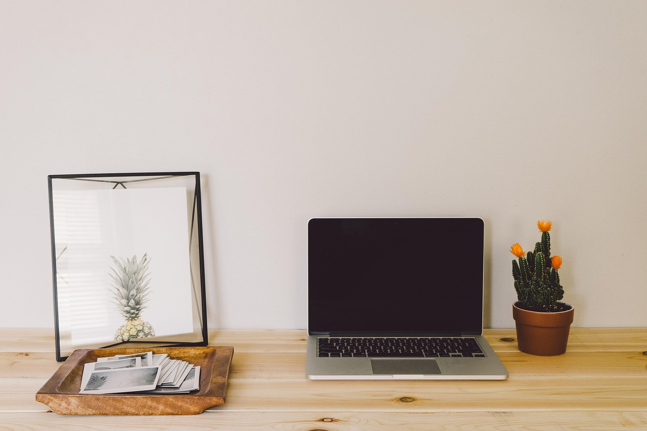 How to Share a Home With Your Work Without Losing the Room